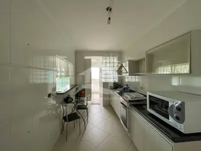 Apartamento - Amplo com 3 dormitórios (sendo 1 suite(s)) a 500,00 metros praia.