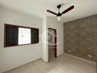 Casa - Térrea com 3 dormitórios (sendo 2 suite(s)) a 900,00 metros praia.