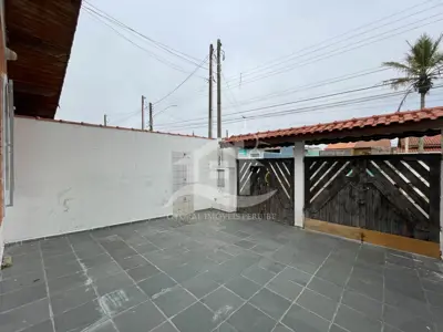 Casa - Térrea com 3 dormitórios (sendo 2 suite(s)) a 900,00 metros praia.