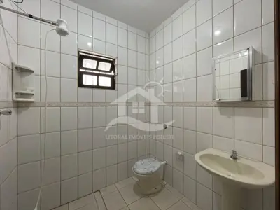 Casa - Térrea com 3 dormitórios (sendo 2 suite(s)) a 900,00 metros praia.