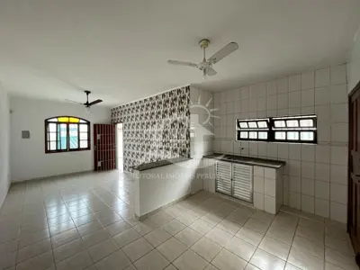 Casa - Térrea com 3 dormitórios (sendo 2 suite(s)) a 900,00 metros praia.