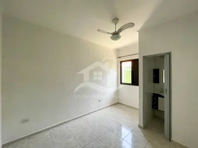 Casa - Térrea com Edícula com 3 dormitórios (sendo 2 suite(s)) a 500,00 metros praia.