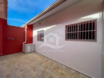 Casa - Térrea com Edícula com 3 dormitórios (sendo 2 suite(s)) a 500,00 metros praia.