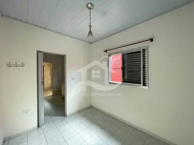 Casa - Térrea com Edícula com 3 dormitórios (sendo 2 suite(s)) a 500,00 metros praia.