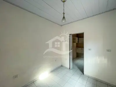 Casa - Térrea com Edícula com 3 dormitórios (sendo 2 suite(s)) a 500,00 metros praia.