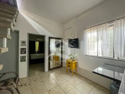 Apartamento - Sobreloja com 1 dormitórios (sendo 0 suite(s)) a 500,00 metros praia.