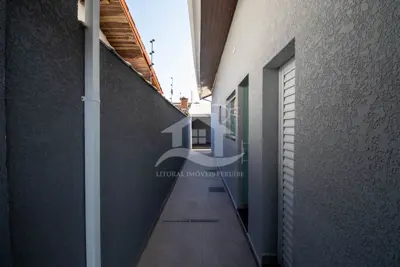 Casa - Térrea com Edícula com 3 dormitórios (sendo 1 suite(s)) a 600,00 metros praia.