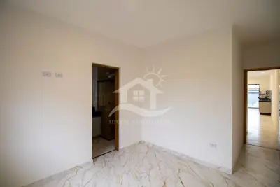 Casa - Térrea com 2 dormitórios (sendo 1 suite(s)) a 1500,00 metros praia.