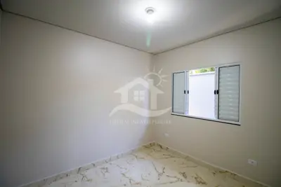 Casa - Térrea com 3 dormitórios (sendo 1 suite(s)) a 1500,00 metros praia.