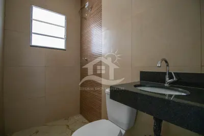 Casa - Térrea com 3 dormitórios (sendo 1 suite(s)) a 1500,00 metros praia.