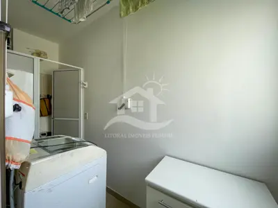 Apartamento - Alto com 2 dormitórios  a 650,00 metros praia.