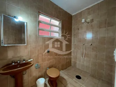 Casa - Térrea com piscina com 4 dormitórios (sendo 2 suite(s)) a 700,00 metros praia.