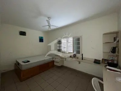 Casa - Térrea com piscina com 4 dormitórios (sendo 2 suite(s)) a 700,00 metros praia.