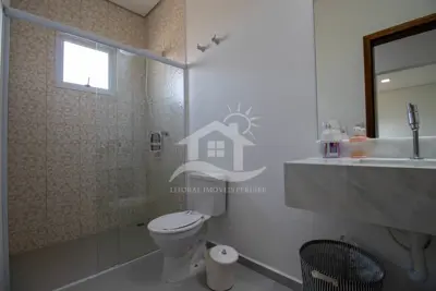 Casa - Sobrado com 4 dormitórios (sendo 2 suite(s)) a 1200,00 metros praia.