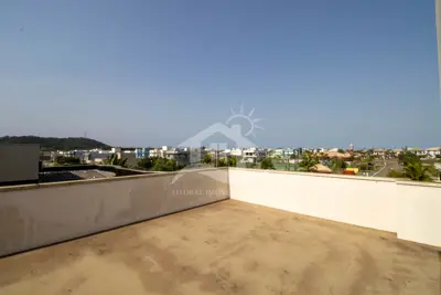 Casa - Sobrado com 4 dormitórios (sendo 2 suite(s)) a 1200,00 metros praia.