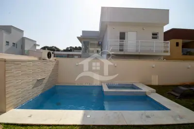 Casa - Sobrado com 4 dormitórios (sendo 2 suite(s)) a 1200,00 metros praia.