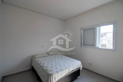 Casa - Sobrado com 4 dormitórios (sendo 2 suite(s)) a 1200,00 metros praia.