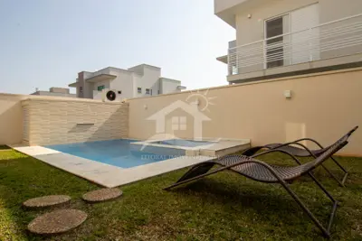 Casa - Sobrado com 4 dormitórios (sendo 2 suite(s)) a 1200,00 metros praia.