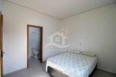 Casa - Sobrado com 4 dormitórios (sendo 2 suite(s)) a 1200,00 metros praia.