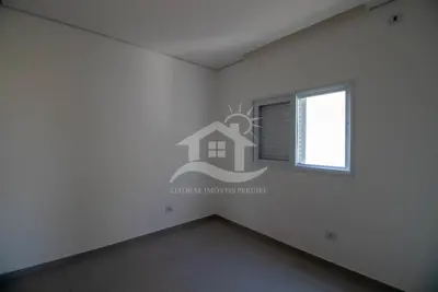 Casa - Sobrado com 4 dormitórios (sendo 2 suite(s)) a 1200,00 metros praia.