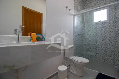 Casa - Sobrado com 4 dormitórios (sendo 2 suite(s)) a 1200,00 metros praia.