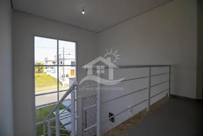 Casa - Sobrado com 4 dormitórios (sendo 2 suite(s)) a 1200,00 metros praia.