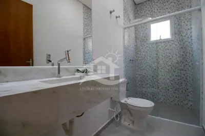 Casa - Sobrado com 4 dormitórios (sendo 2 suite(s)) a 1200,00 metros praia.