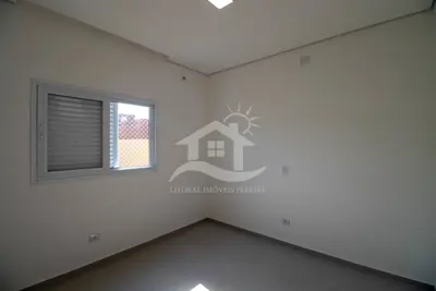 Casa - Sobrado com 4 dormitórios (sendo 2 suite(s)) a 1200,00 metros praia.