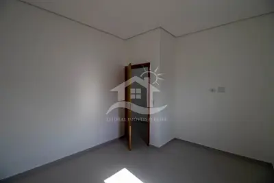 Casa - Sobrado com 4 dormitórios (sendo 2 suite(s)) a 1200,00 metros praia.