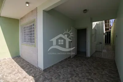 Casa - Térrea com 2 dormitórios (sendo 1 suite(s)) a 900,00 metros praia.