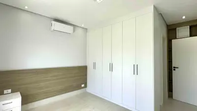 Casa - Sobrado Novo com 4 quartos (sendo 4 suite(s)) a 1000,00 metros praia.