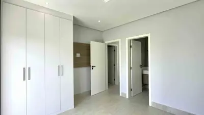 Casa - Sobrado Novo com 4 quartos (sendo 4 suite(s)) a 1000,00 metros praia.