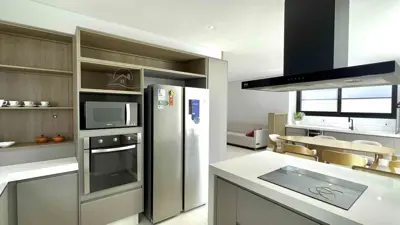 Casa - Sobrado Novo com 4 quartos (sendo 4 suite(s)) a 1000,00 metros praia.