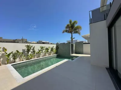 Casa - Sobrado Novo com 4 quartos (sendo 4 suite(s)) a 1000,00 metros praia.