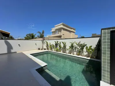 Casa - Sobrado Novo com 4 quartos (sendo 4 suite(s)) a 1000,00 metros praia.