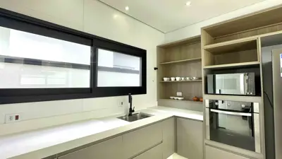 Casa - Sobrado Novo com 4 quartos (sendo 4 suite(s)) a 1000,00 metros praia.