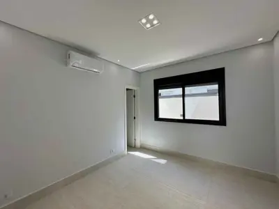 Casa - Sobrado Novo com 4 quartos (sendo 4 suite(s)) a 1000,00 metros praia.