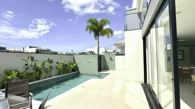 Casa - Sobrado Novo com 4 quartos (sendo 4 suite(s)) a 1000,00 metros praia.