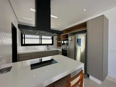 Casa - Sobrado Novo com 4 quartos (sendo 4 suite(s)) a 1000,00 metros praia.