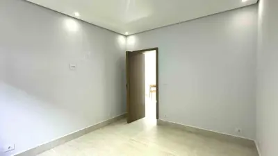Casa - Sobrado Novo com 4 quartos (sendo 4 suite(s)) a 1000,00 metros praia.