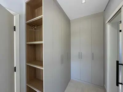 Casa - Sobrado Novo com 4 quartos (sendo 4 suite(s)) a 1000,00 metros praia.