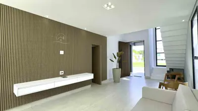 Casa - Sobrado Novo com 4 quartos (sendo 4 suite(s)) a 1000,00 metros praia.