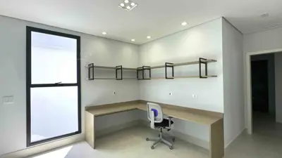 Casa - Sobrado Novo com 4 quartos (sendo 4 suite(s)) a 1000,00 metros praia.