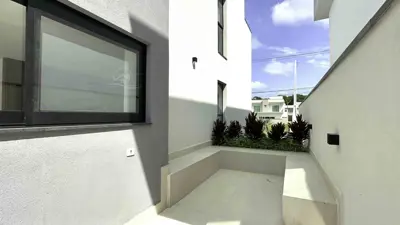 Casa - Sobrado Novo com 4 quartos (sendo 4 suite(s)) a 1000,00 metros praia.