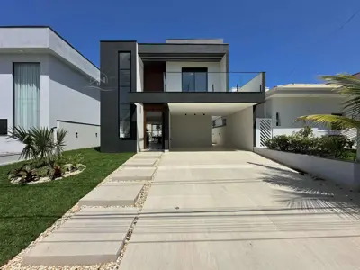 Casa - Sobrado Novo com 4 quartos (sendo 4 suite(s)) a 1000,00 metros praia.