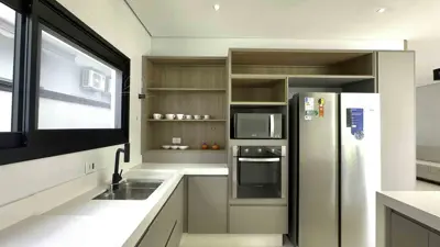 Casa - Sobrado Novo com 4 quartos (sendo 4 suite(s)) a 1000,00 metros praia.