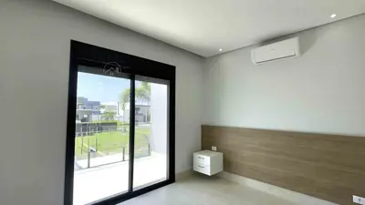 Casa - Sobrado Novo com 4 quartos (sendo 4 suite(s)) a 1000,00 metros praia.