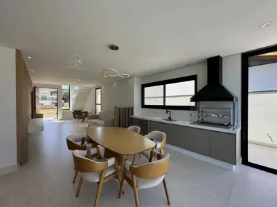 Casa - Sobrado Novo com 4 quartos (sendo 4 suite(s)) a 1000,00 metros praia.