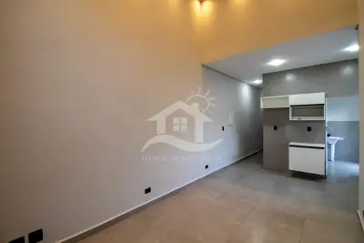 Casa - Térrea com piscina com 2 dormitórios (sendo 1 suite(s)) a 2,50 metros praia.