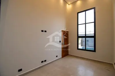 Casa - Térrea com piscina com 2 dormitórios (sendo 1 suite(s)) a 2,50 metros praia.